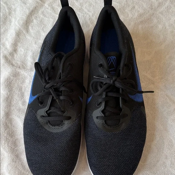 Nike Black and Blue Athletic Shoes - Picture 1 of 7